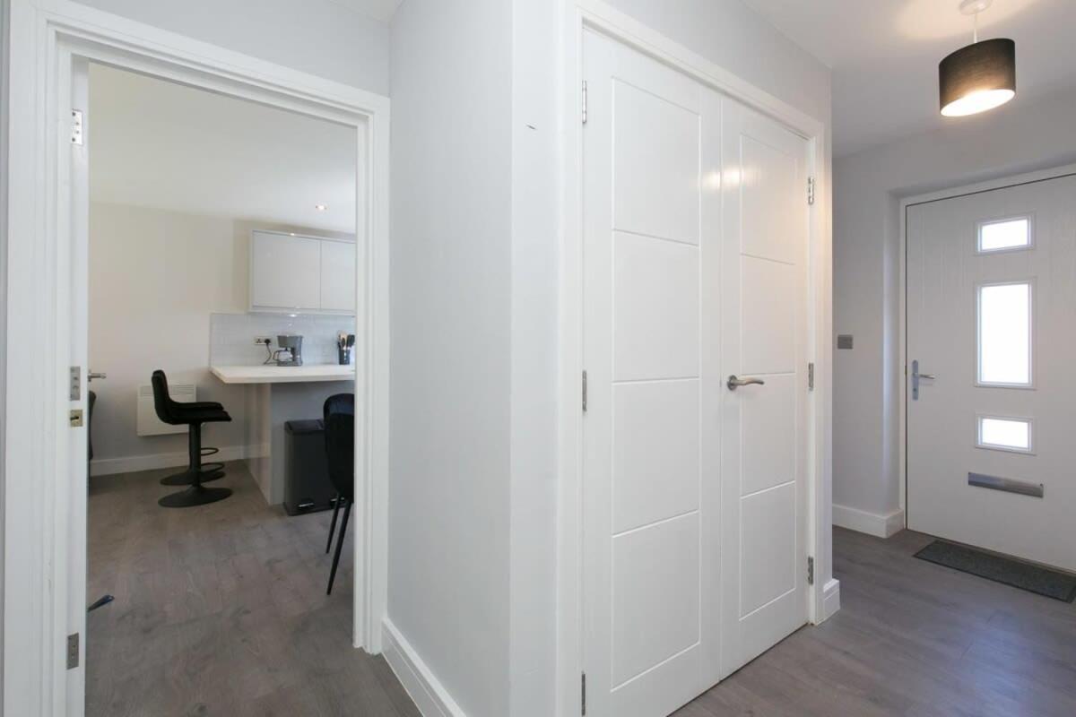 Stunning 2 Bedroom Apartment In Уолласи Экстерьер фото