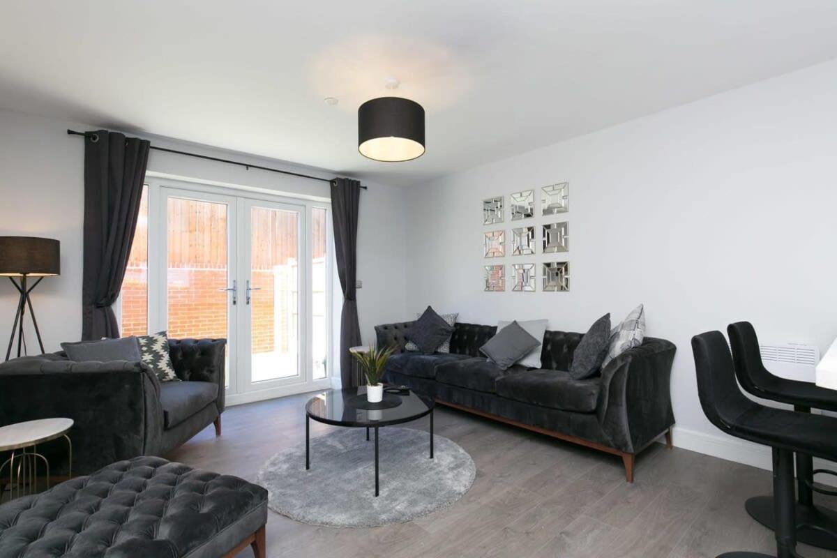 Stunning 2 Bedroom Apartment In Уолласи Экстерьер фото