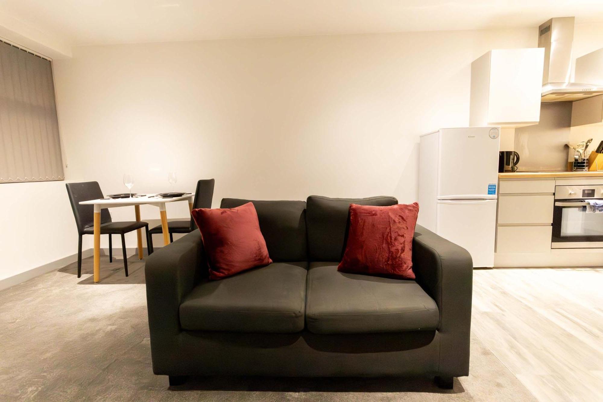 Stunning 2 Bedroom Apartment In Уолласи Экстерьер фото
